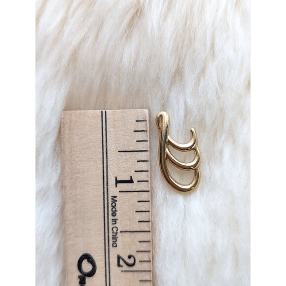 Vintage Signed Trifari Gold-tone Pierced Wing Earrings 1" Long - Picture 3 of 4